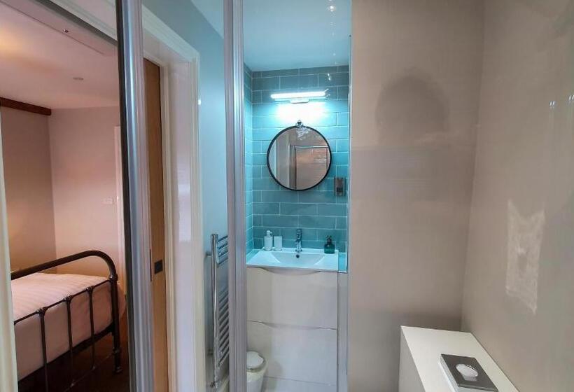 Номер Deluxe, The Adam And Eve