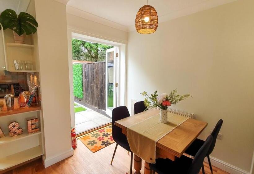 Дом 2 Спальни, The Adam And Eve