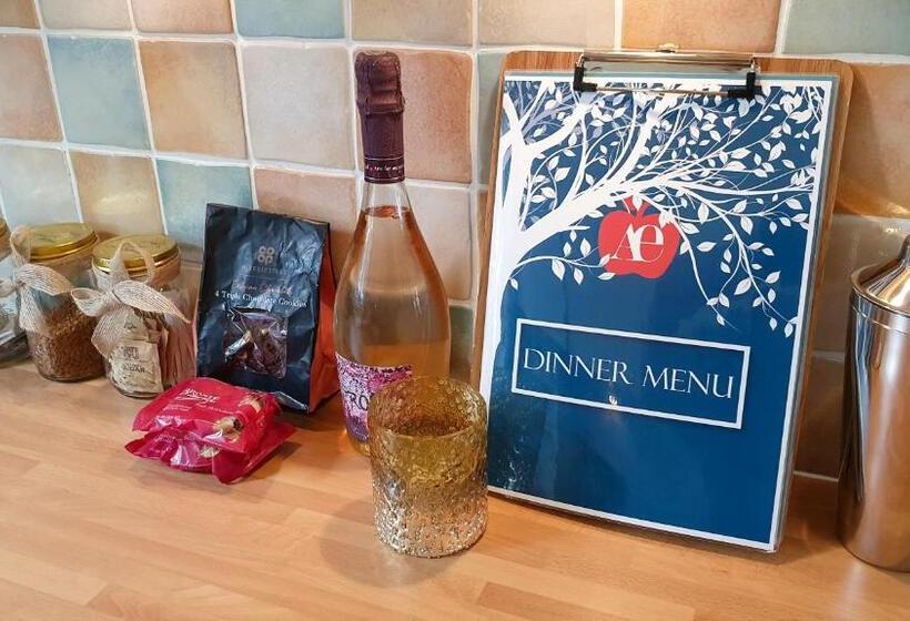 Дом 2 Спальни, The Adam And Eve