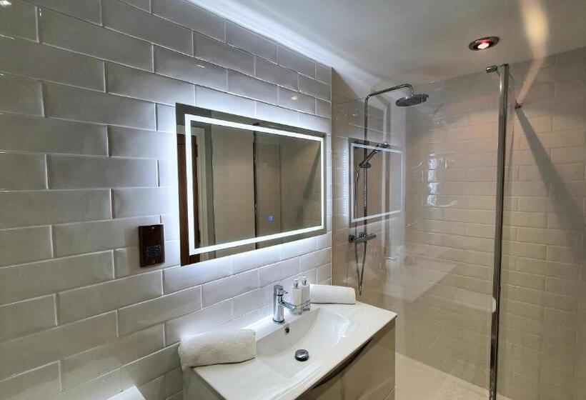 Номер Deluxe, The Adam And Eve