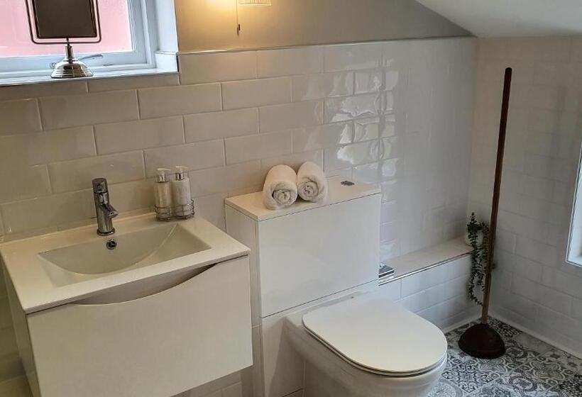 Номер Deluxe, The Adam And Eve