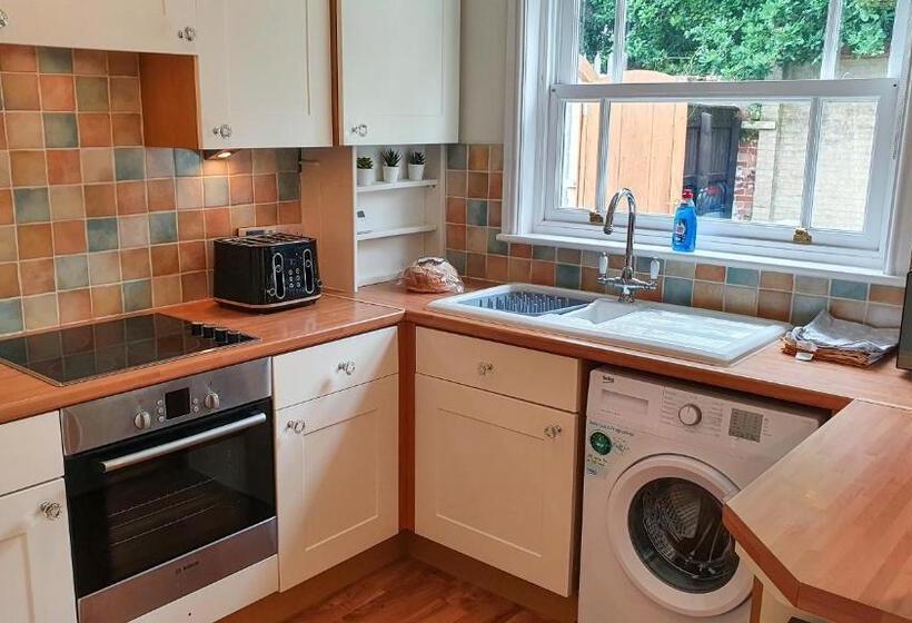 Дом 2 Спальни, The Adam And Eve