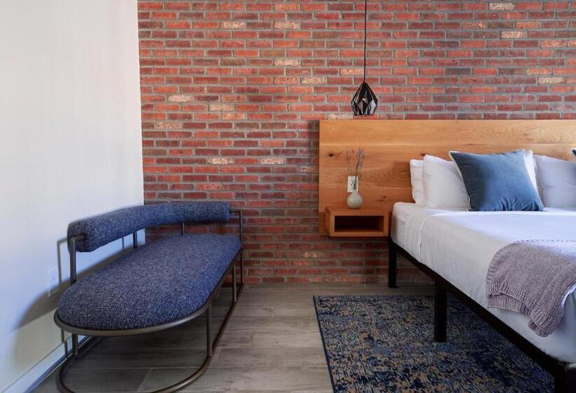 חדר דחוקס עם מיטת קינג, The Maj