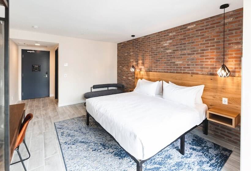 חדר דלוקס, The Maj