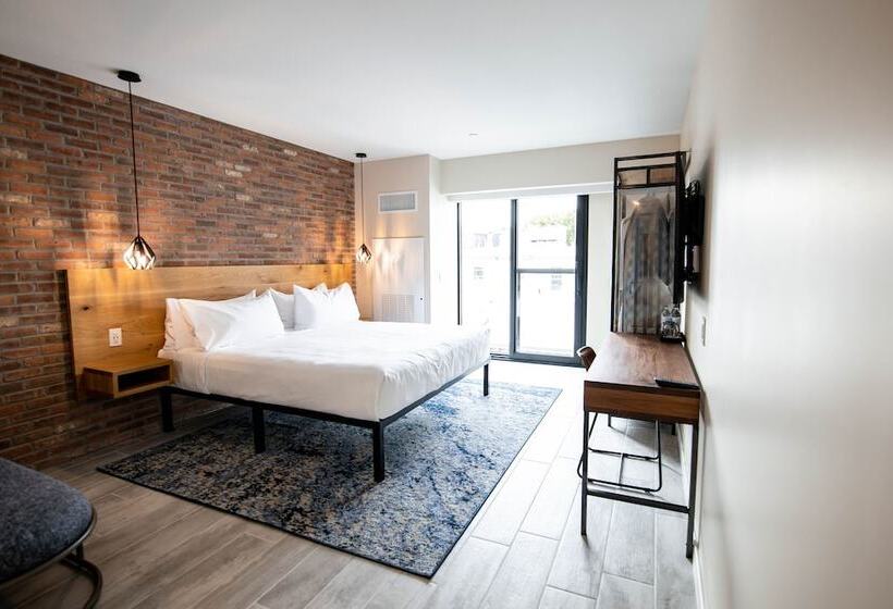 חדר דלוקס, The Maj