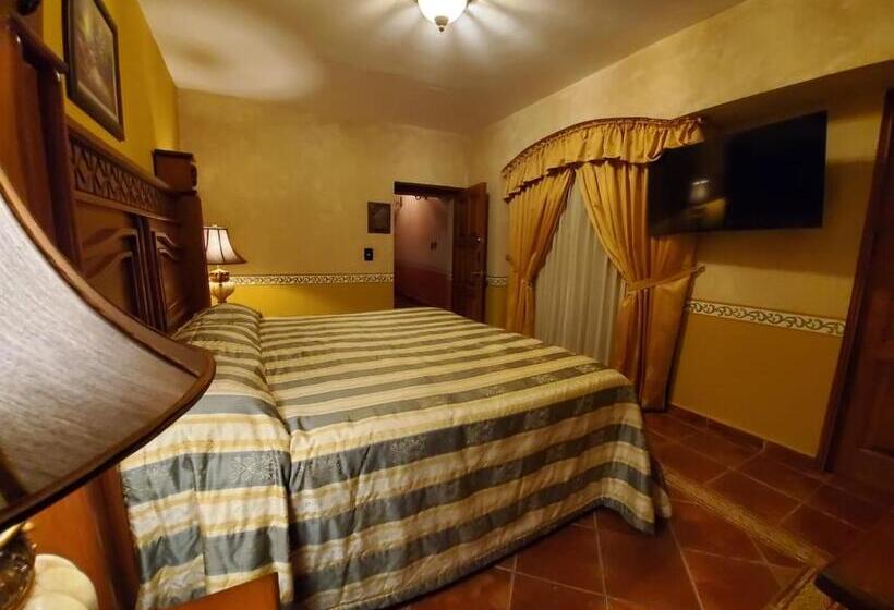اتاق لوکس با تخت بزرگ, Villarreal