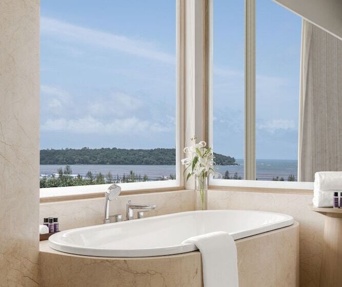 带海景的行政房, Vivanta Goa, Miramar