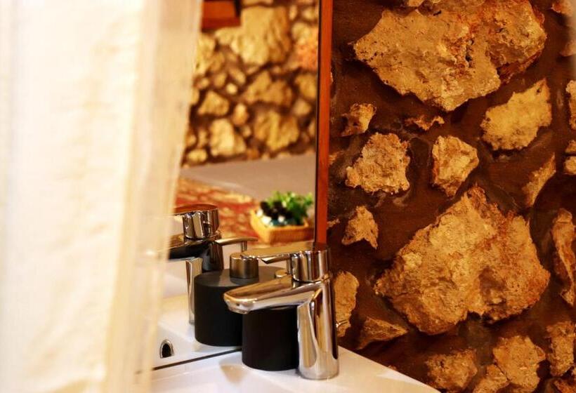 اتاق استاندارد با تخت بزرگ, Il Bàrraġ Farmhouse B&b Gozo Traditional Hospitality