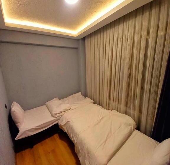 اتاق خانوادگی, Pera Pansiyon