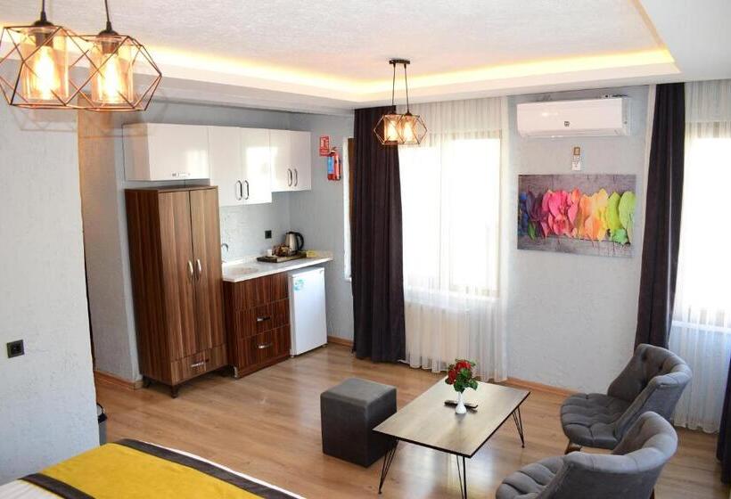 اتاق خانوادگی, Pera Pansiyon