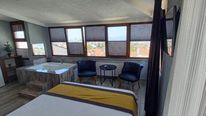 اتاق استاندارد با وان آب گرم, Pera Pansiyon