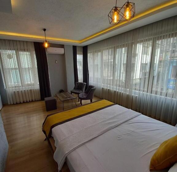 اتاق خانوادگی, Pera Pansiyon