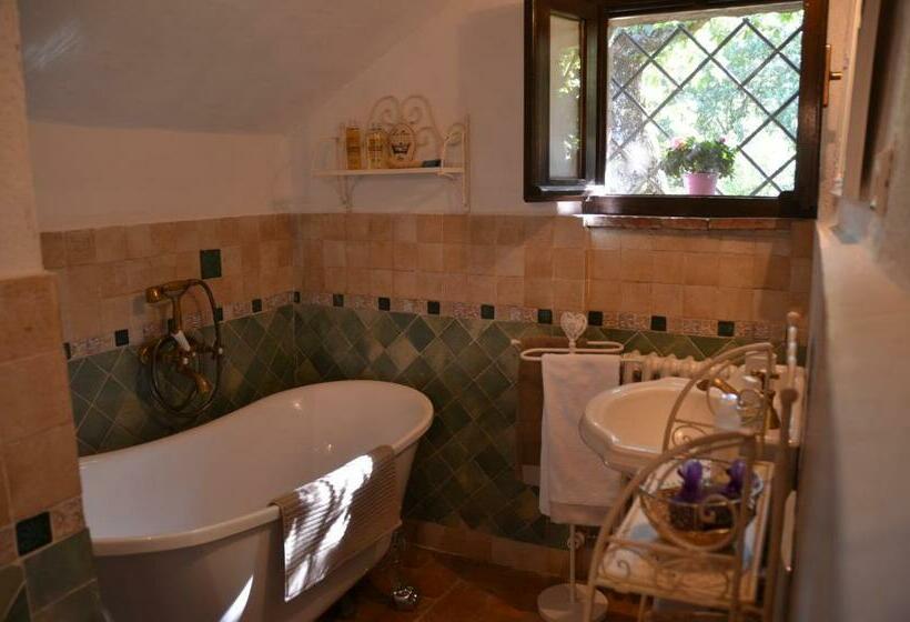 Deluxe Suite King Bed, Il Venaio