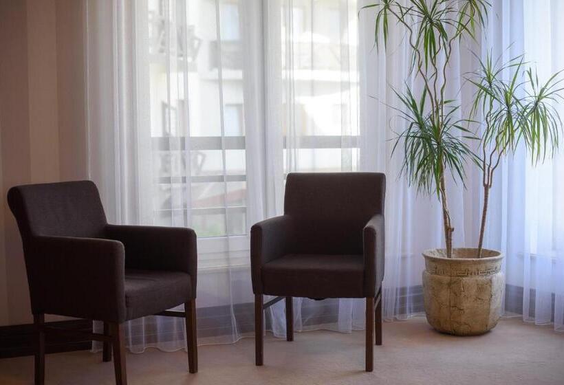 سوییت جونیور, Apart Hotel Chale Graal