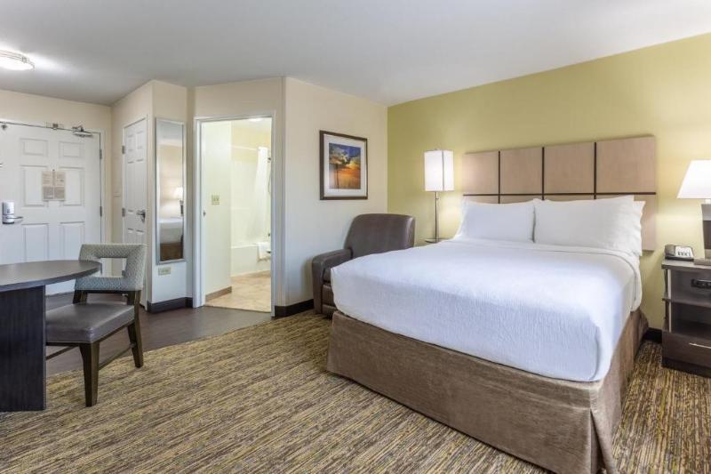 جناح لذوى الاحتياجات الخاصة, Candlewood Suites Aurora Naperville, An Ihg