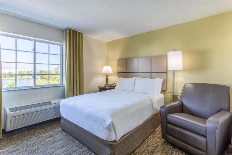 إستوديو قياسى, Candlewood Suites Aurora Naperville, An Ihg