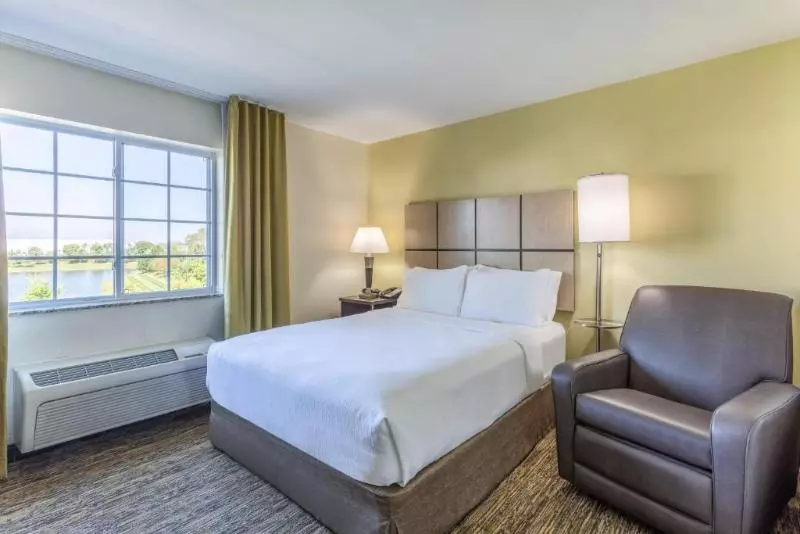 Standard-studio, Candlewood Suites Aurora Naperville, An Ihg