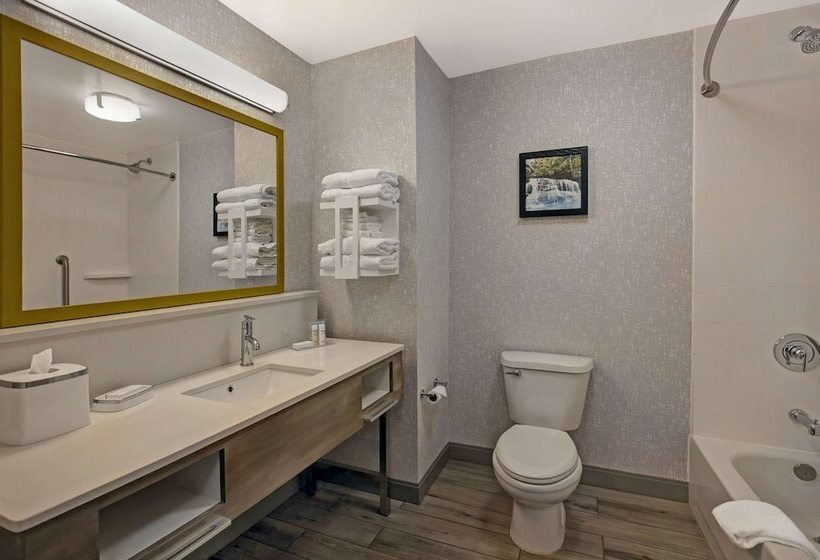 Номер Стандарт 2 Двуспальные Кровати, Hampton Inn Westfield