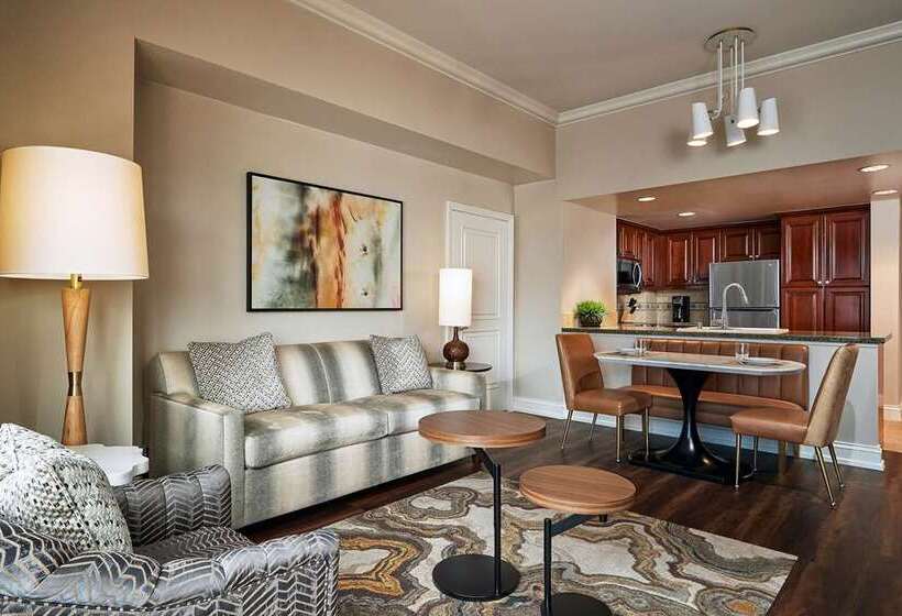Büyük Çift Kişilik Yataklı Süit, Hilton Shreveport