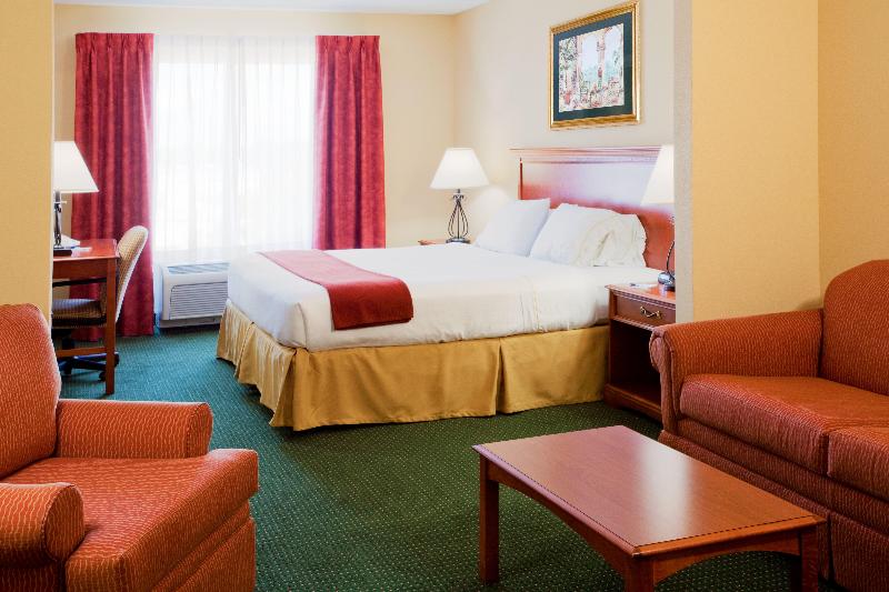 מיטת קינג בסוויטה, Holiday Inn Express Hotel & Suites Brooksville West By Ihg