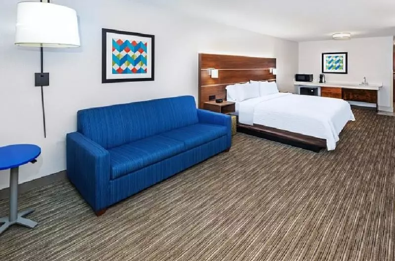 キングサイズベッドのスタンダードルーム, Holiday Inn Express Hotel & Suites Magnolia Lake Columbia By Ihg