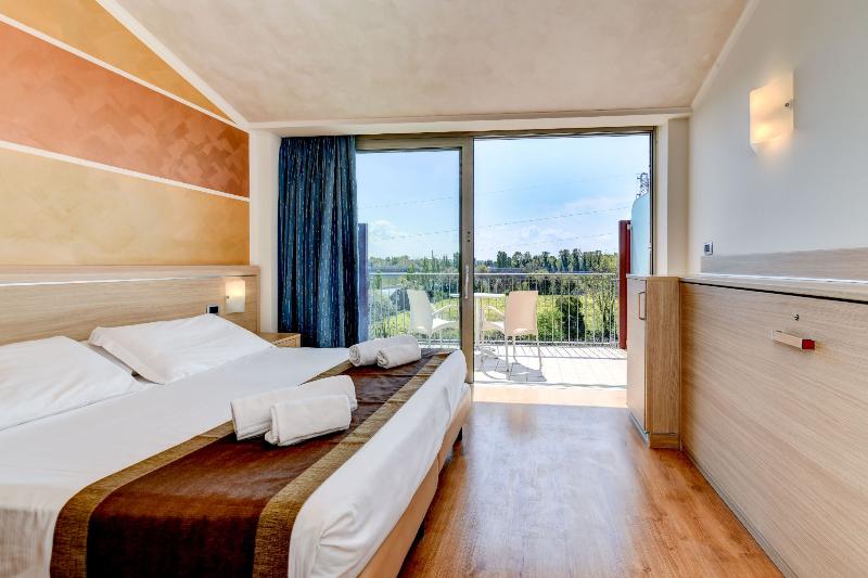 Номер Стандарт Трехместный, Rivus