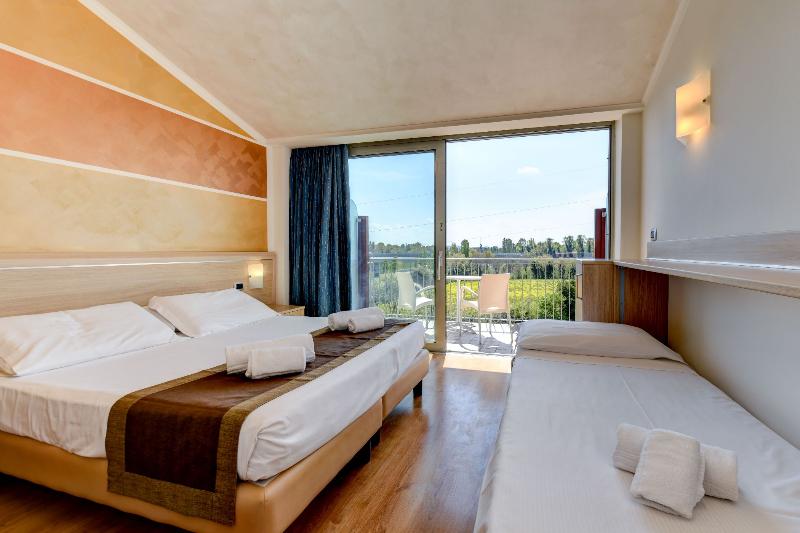 Номер Стандарт Трехместный, Rivus