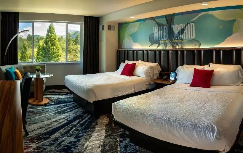 デラックスルーム, Seven Feathers Casino Resort