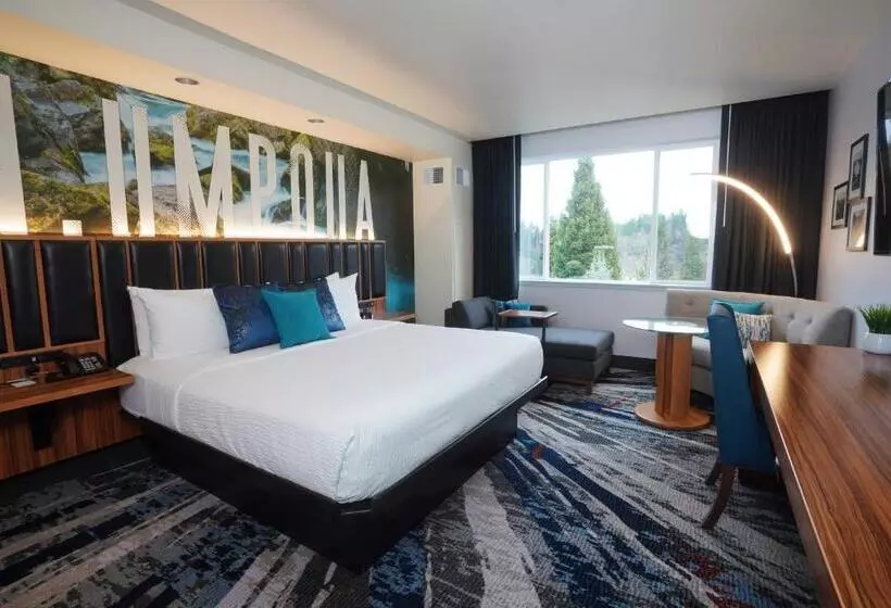 キングサイズベッドのデラックスルーム, Seven Feathers Casino Resort