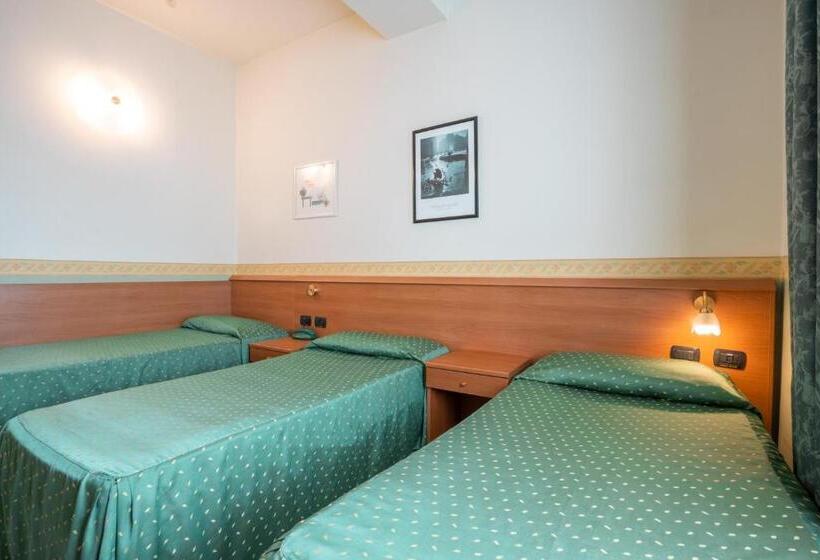 Номер Стандарт Трехместный, Stadio & Spa