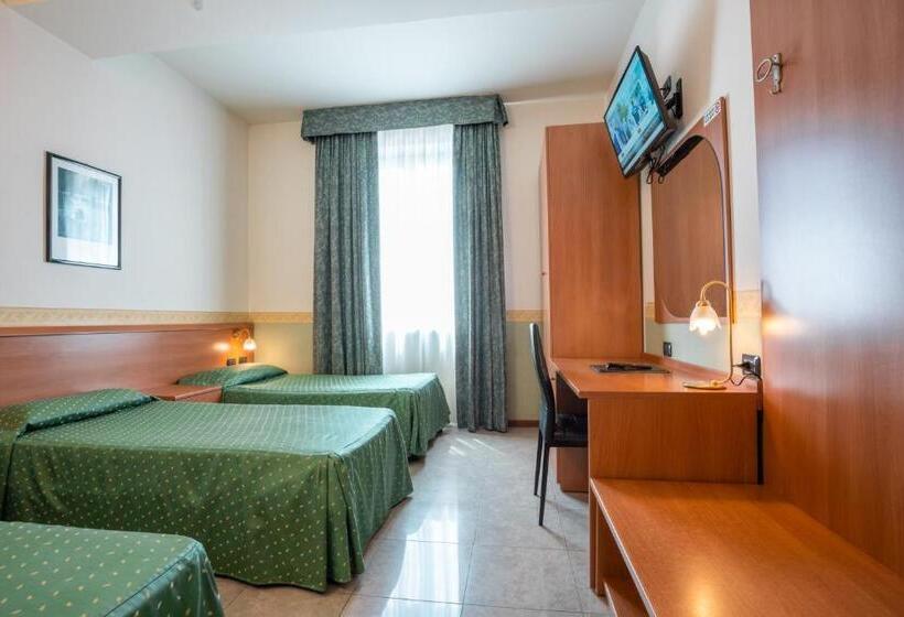 Номер Стандарт Трехместный, Stadio & Spa