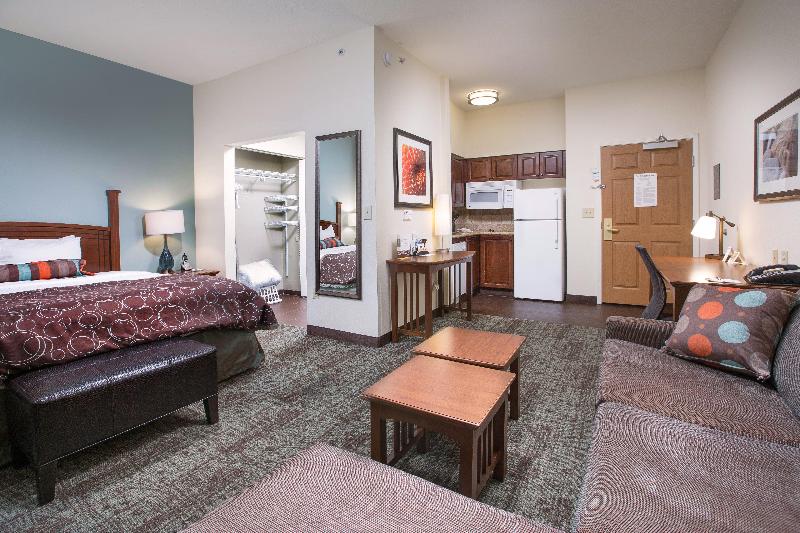 מיטת קינג בסוויטה, Staybridge Suites Augusta, An Ihg
