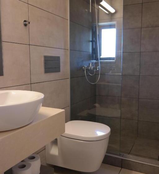 إستوديو قياسى, Ledra Maleme