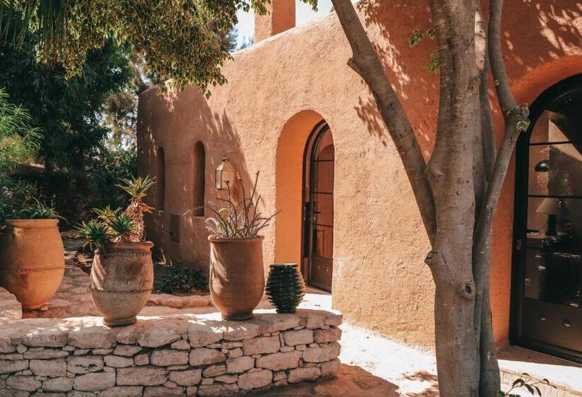 سوییت با چشم‌انداز باغ, Le Jardin Des Douars