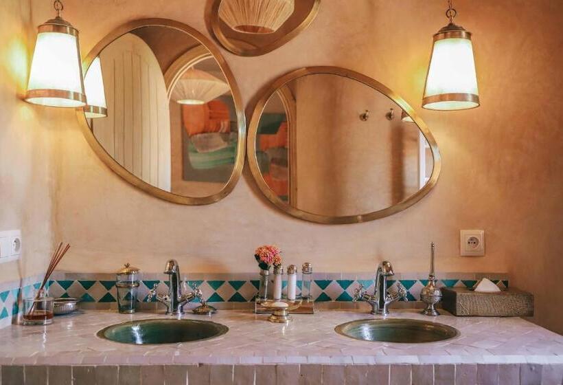 سوییت با چشم‌انداز باغ, Le Jardin Des Douars