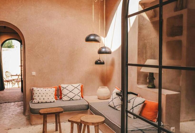 سوییت با چشم‌انداز باغ, Le Jardin Des Douars