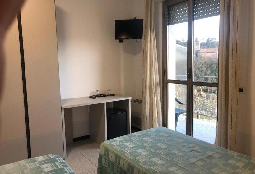 Номер Стандарт Трехместный, Albergo Ristorante La Greppia