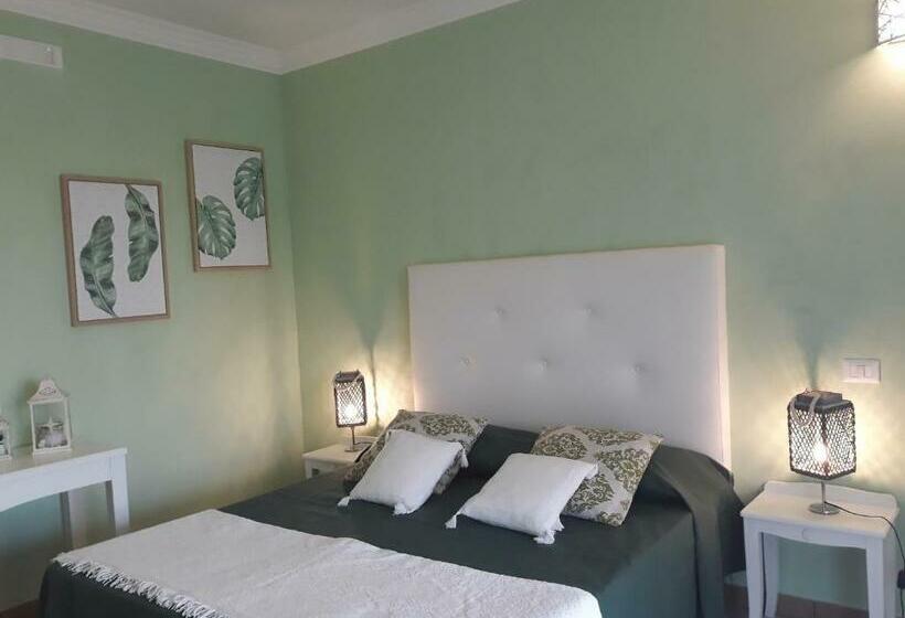 חדר משפחתי, Giardini Di Marzo