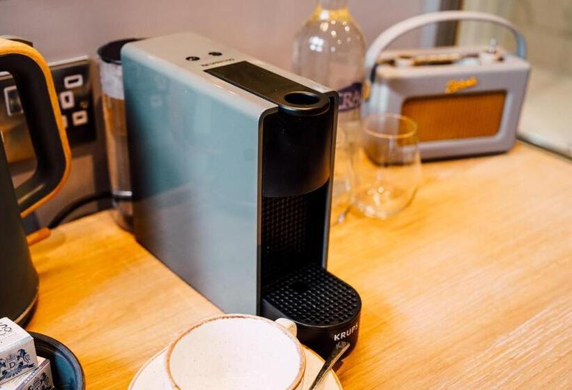 Номер Стандарт, The Maynard