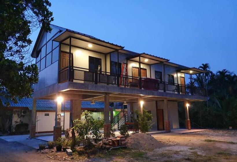 غرفة قياسية مطلّة علي الحديقة, Green Happy Homestay