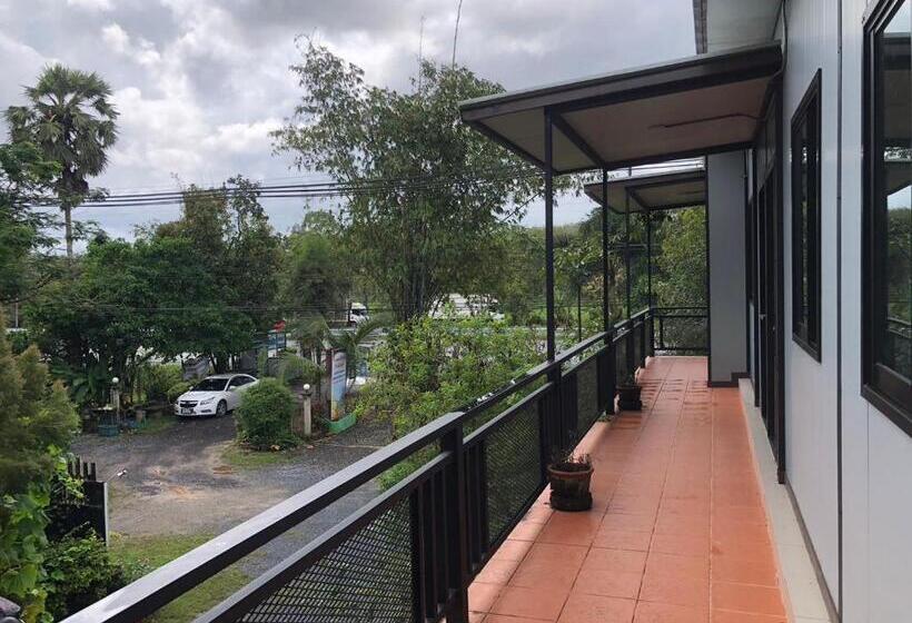 غرفة قياسية مطلّة علي الحديقة, Green Happy Homestay