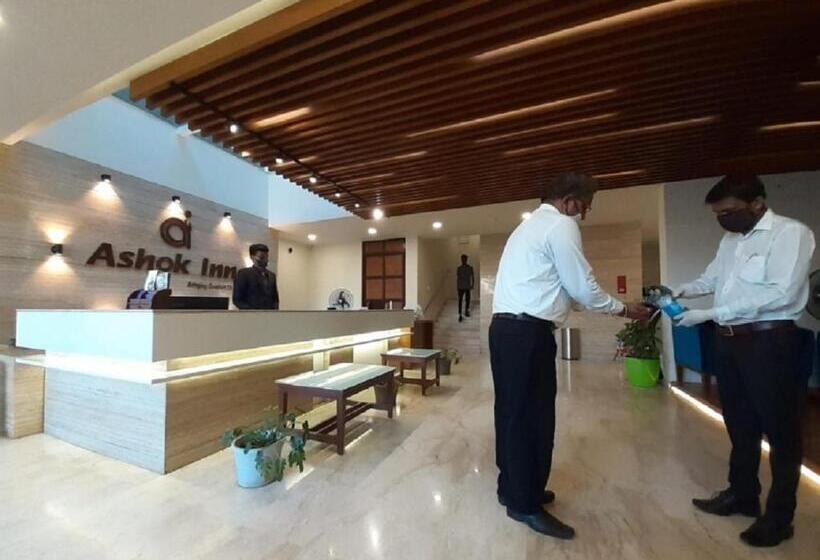 חדר משפחתי, Ashok Inn