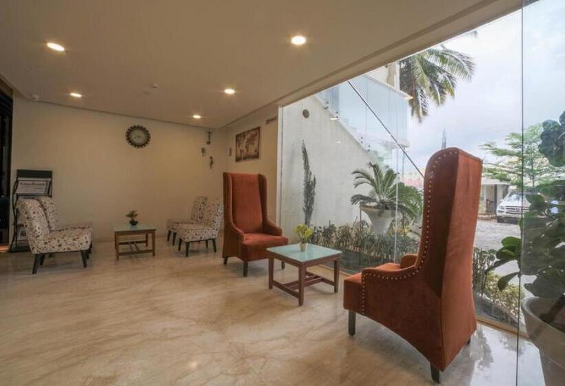 חדר משפחתי, Ashok Inn