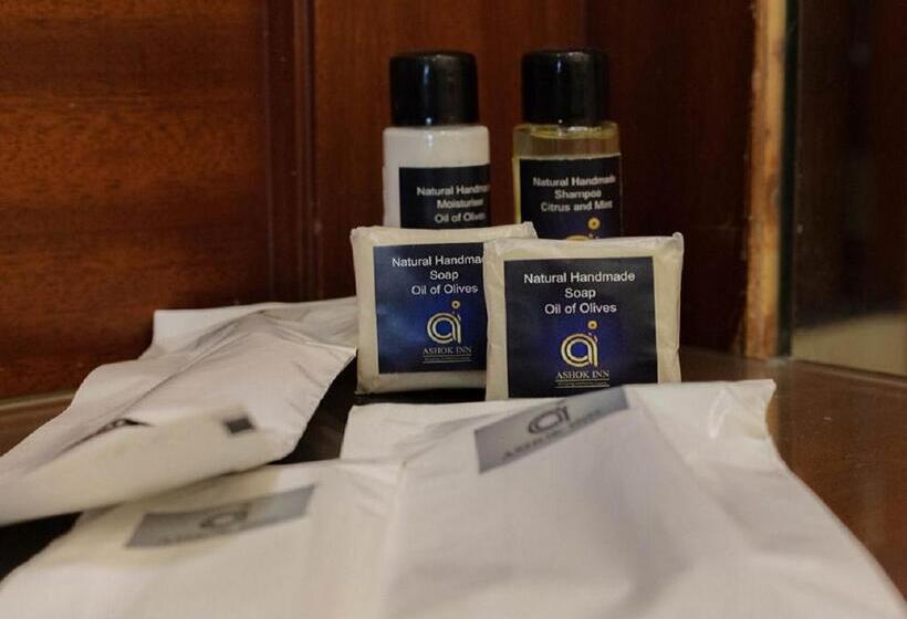 Семейный Номер, Ashok Inn