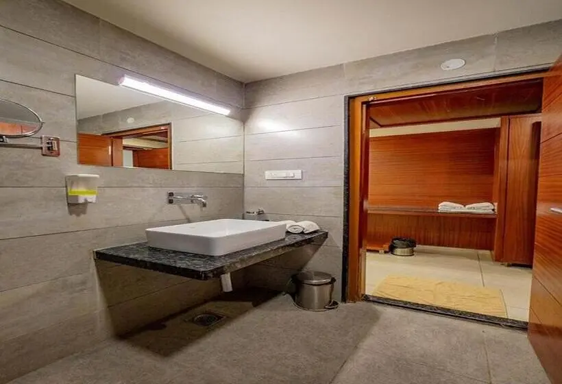 スーペリアースイート, Ashok Inn