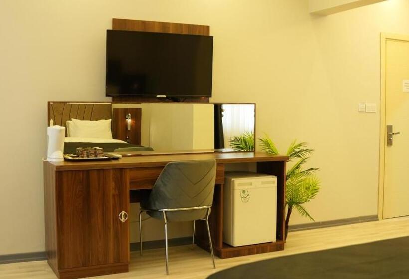 اتاق خانوادگی, Grand Krone