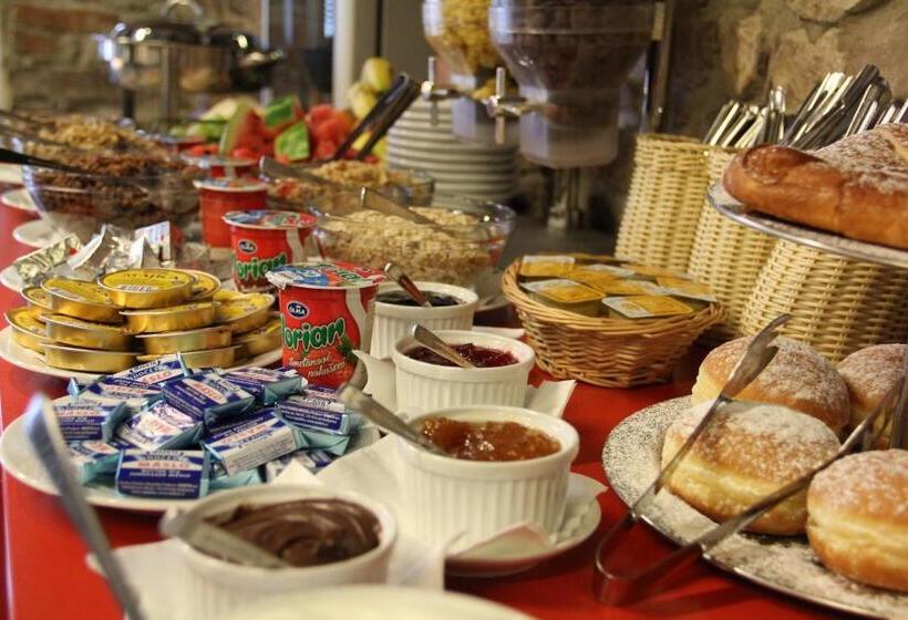 Четырехместный Номер Стандарт с Балконом, U Tří Volů