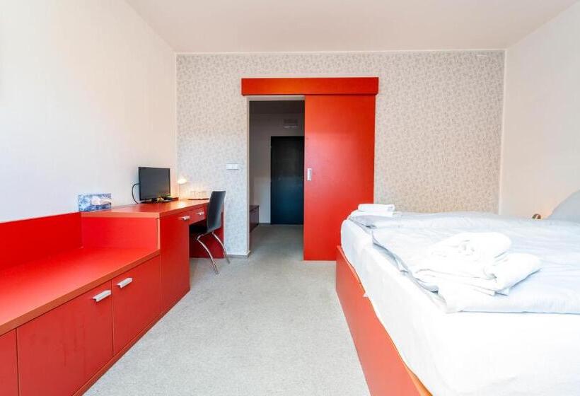 Четырехместный Номер Стандарт с Балконом, U Tří Volů