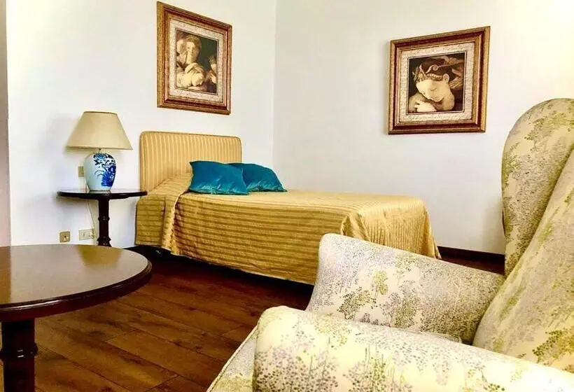 Comfort Yhden Hengen Huone, Villa Montanarini