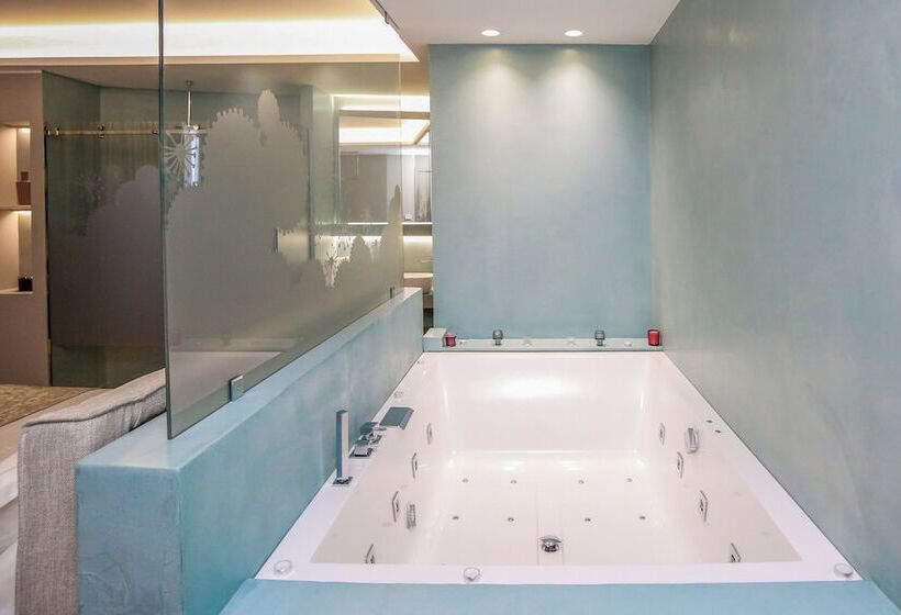 バスタブ付きスーペリアールーム, Vlora Priam Affiliated by Meliá